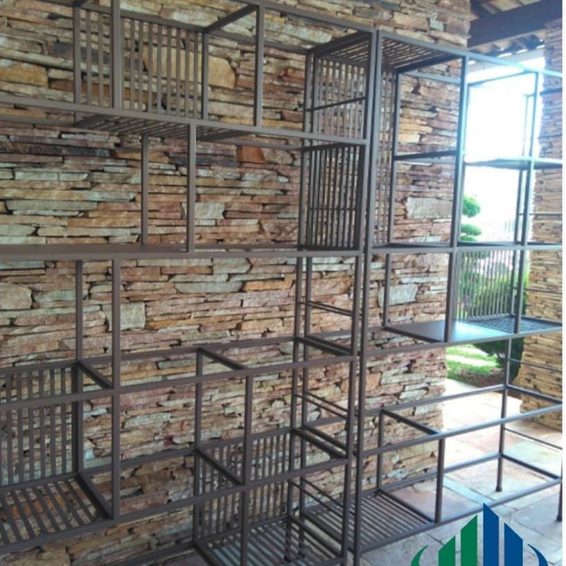 Estrutura expositora modular em metalon